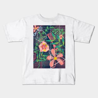 FLOWERS AND COMBS Kids T-Shirt